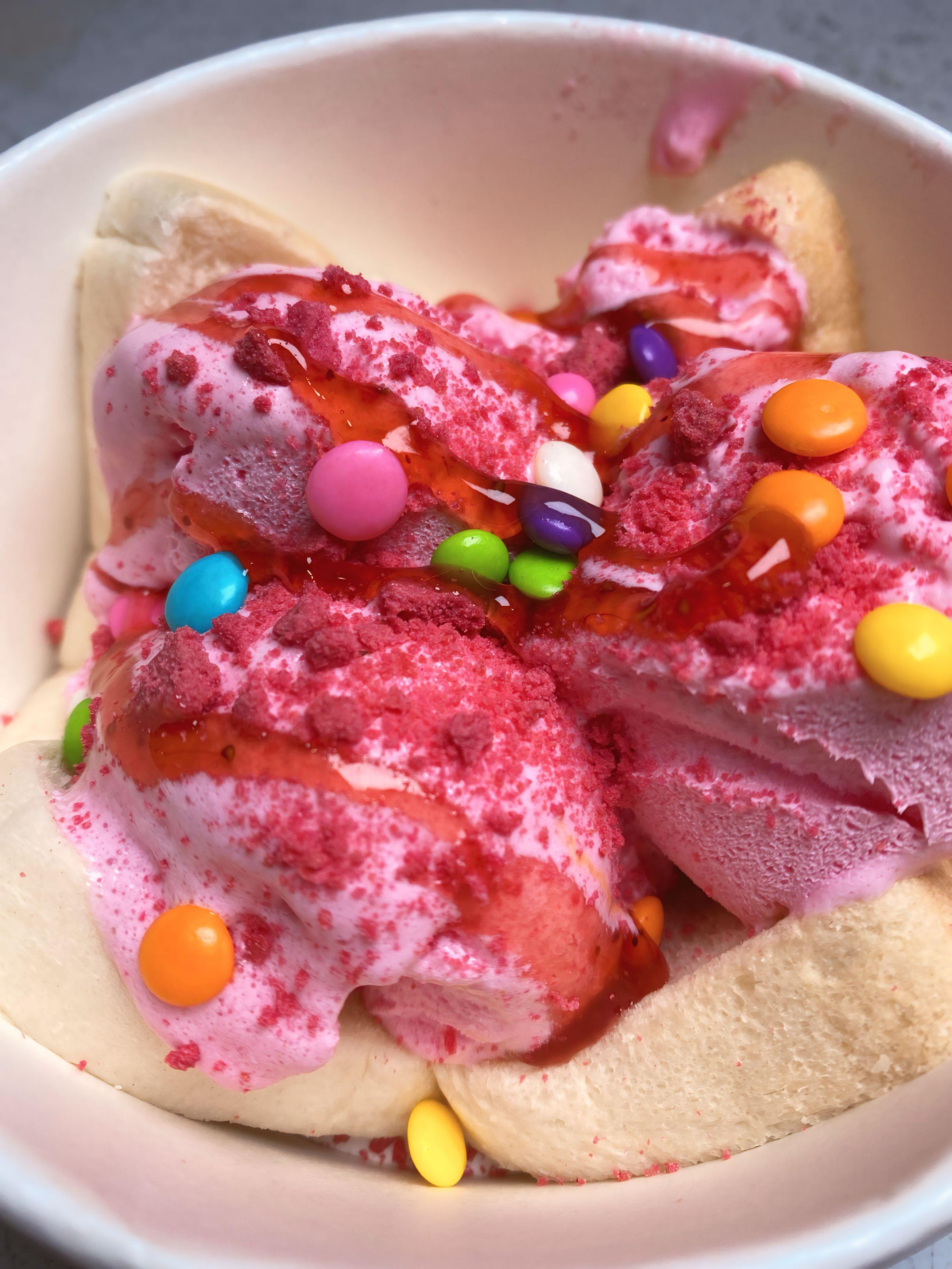 ice cream stroberi