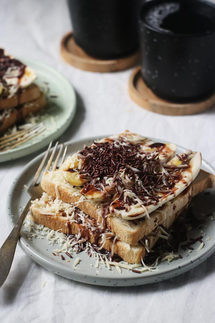 Roti bakar nenas