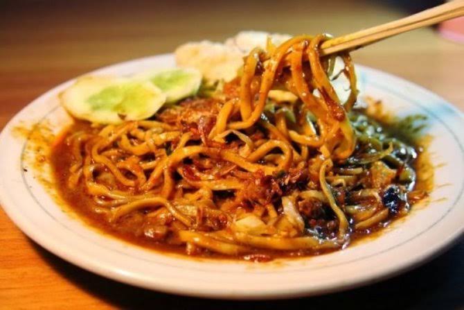 MIE ACEH TELUR